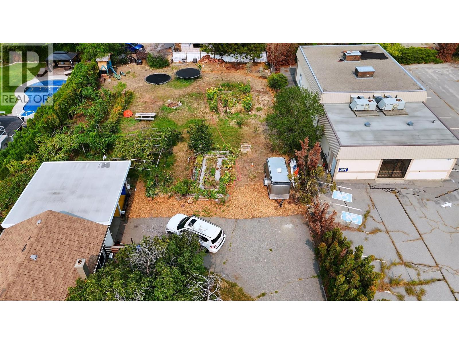 9704 JULIA Street, Summerland