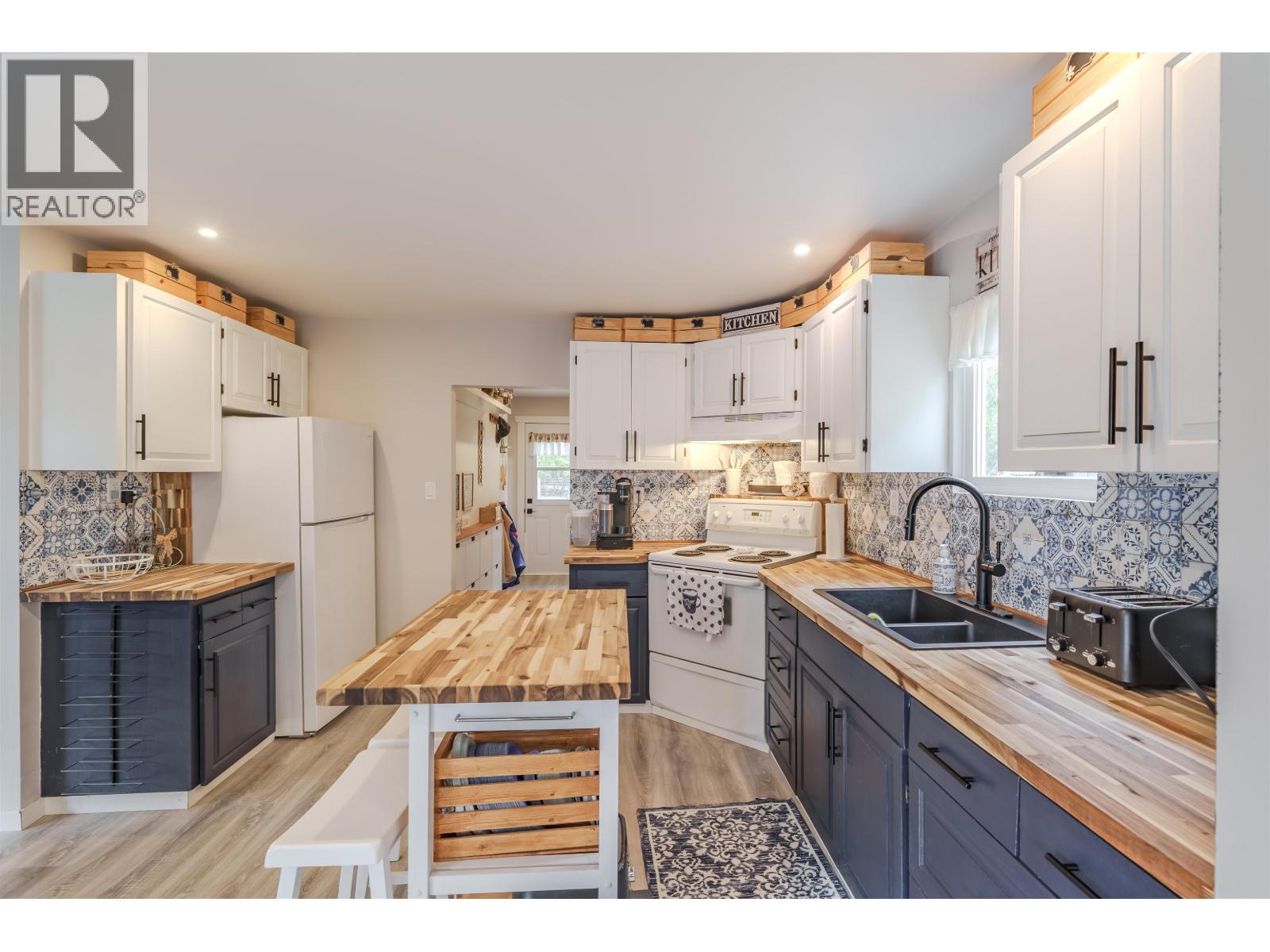 3825 CANIM-HENDRIX LAKE ROAD, Canim Lake