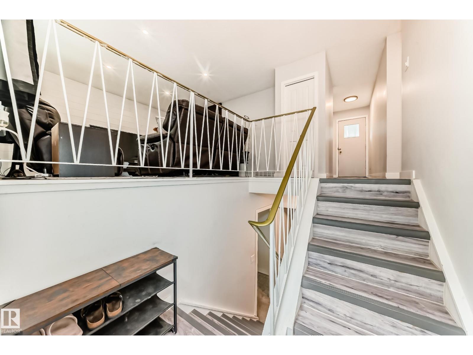 Single Family House Bi-level for Sale in  Beacon CR St. Albert 