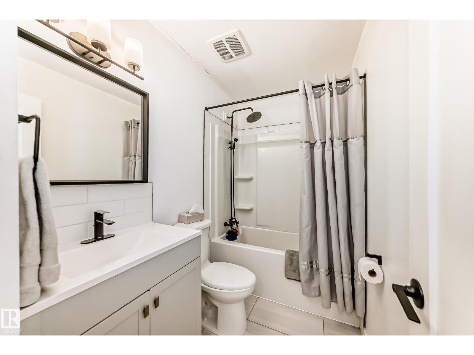 Single Family House Bi-level for Sale in  Beacon CR St. Albert 