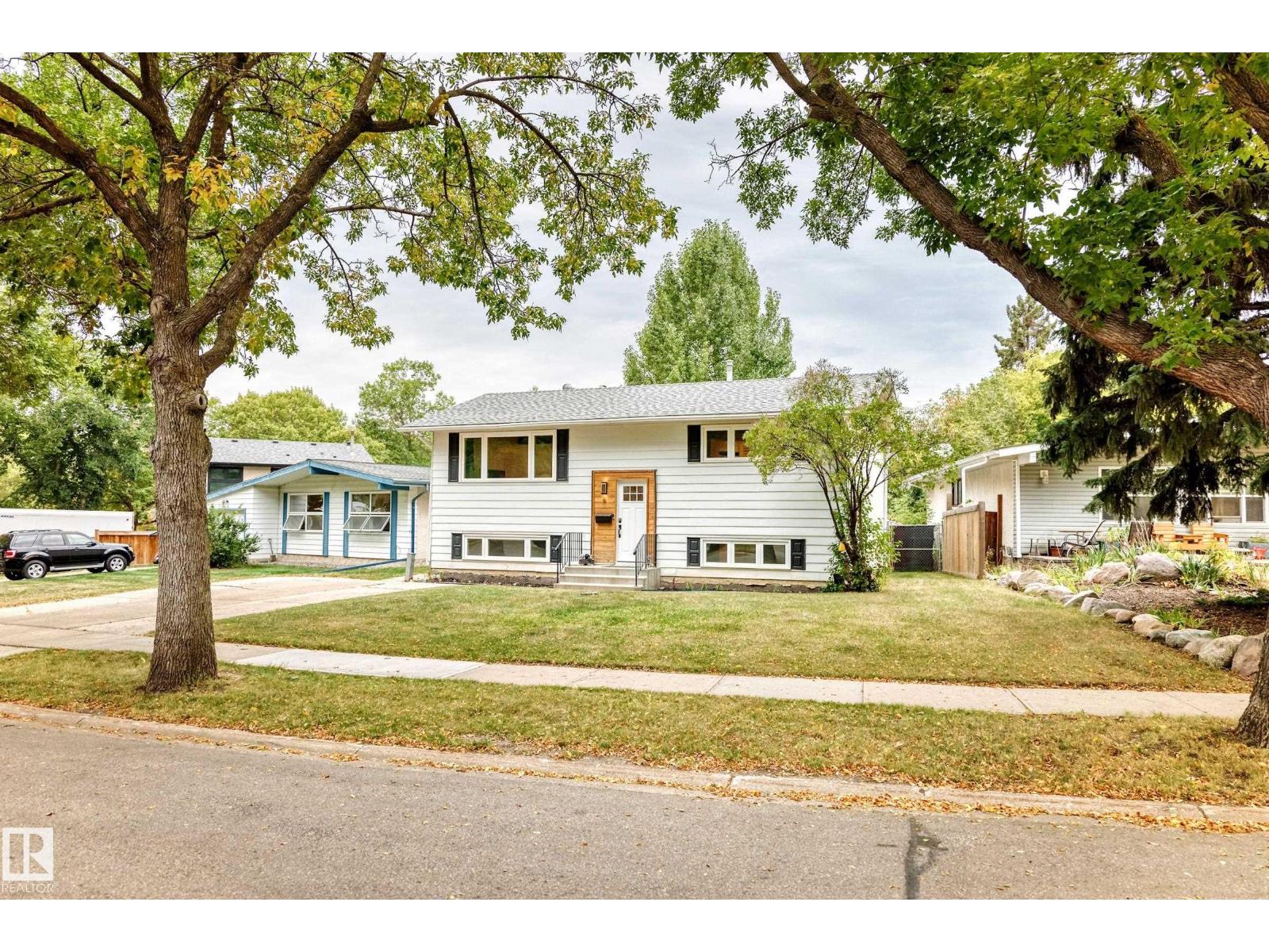 Single Family House Bi-level for Sale in  Beacon CR St. Albert 