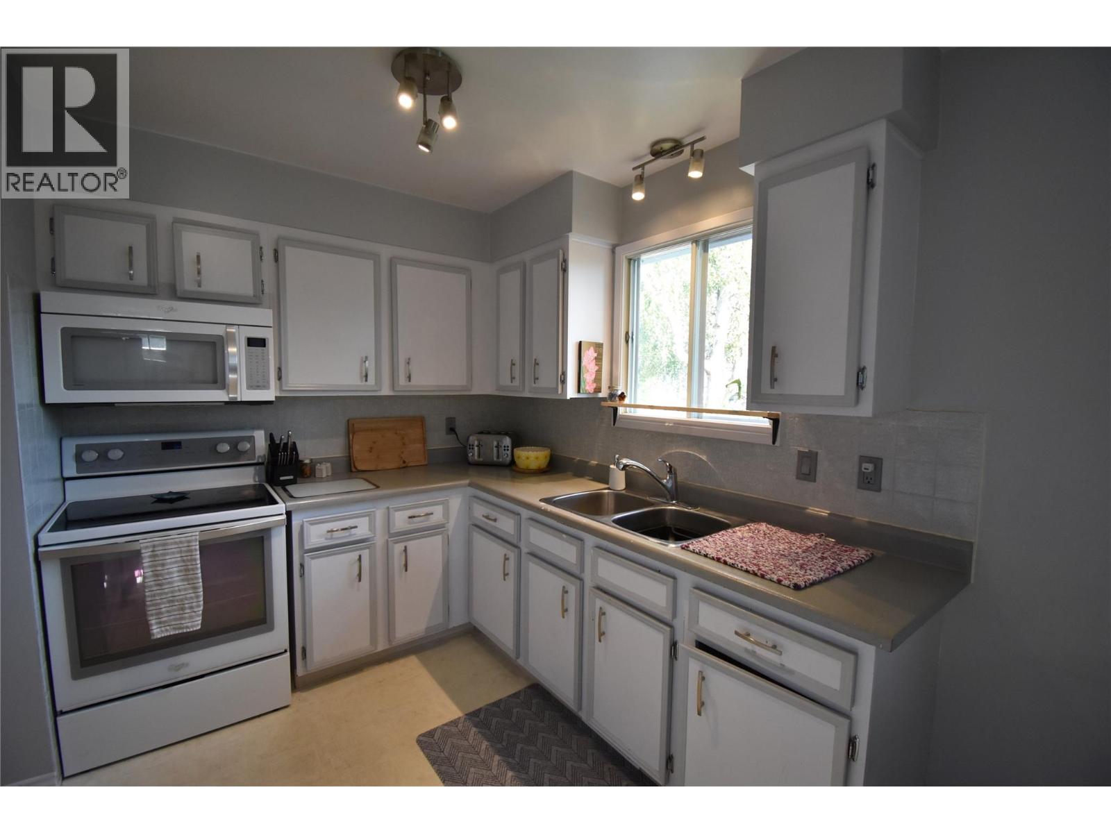 819 8th Avenue, Castlegar