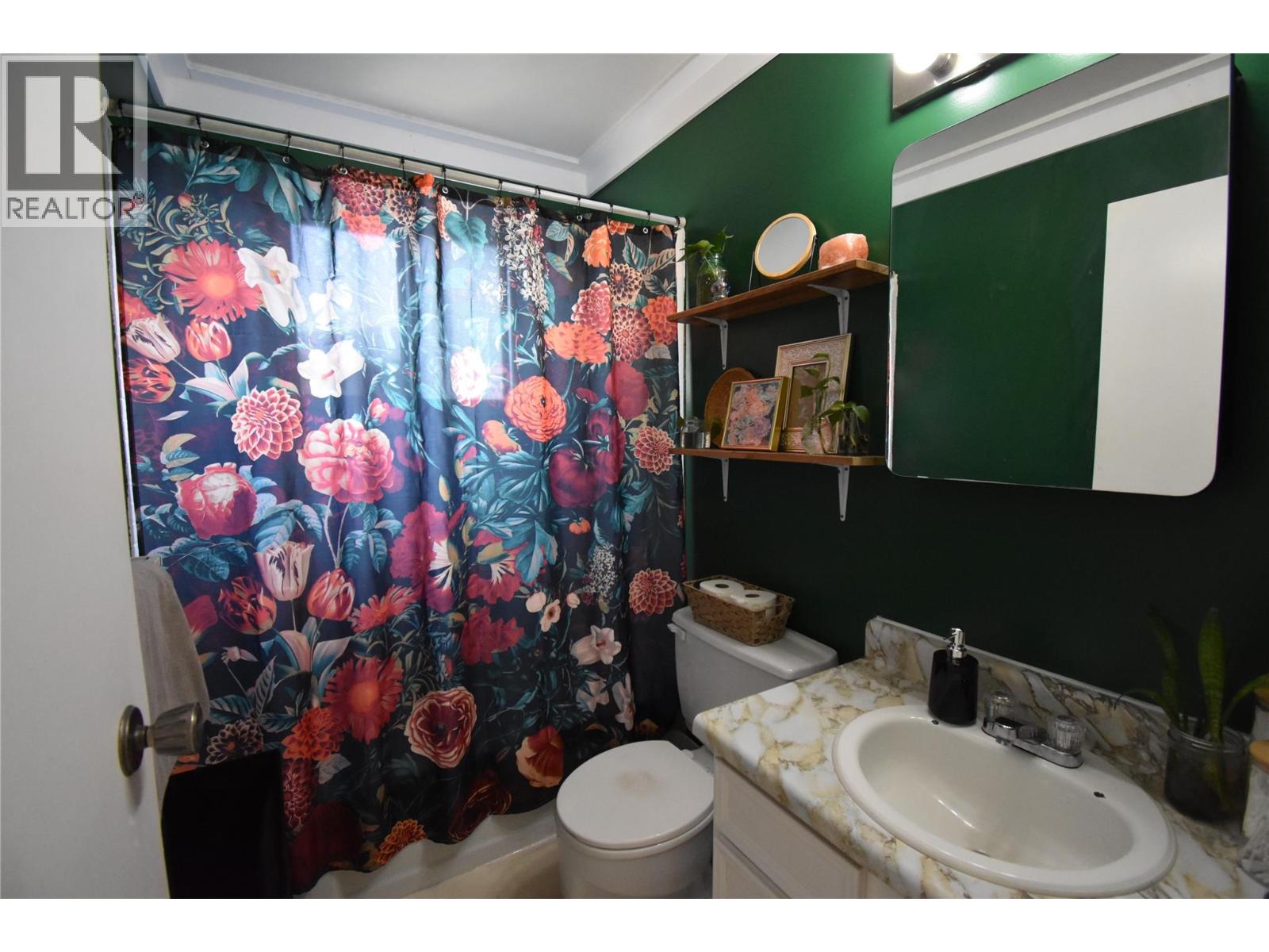 819 8th Avenue, Castlegar