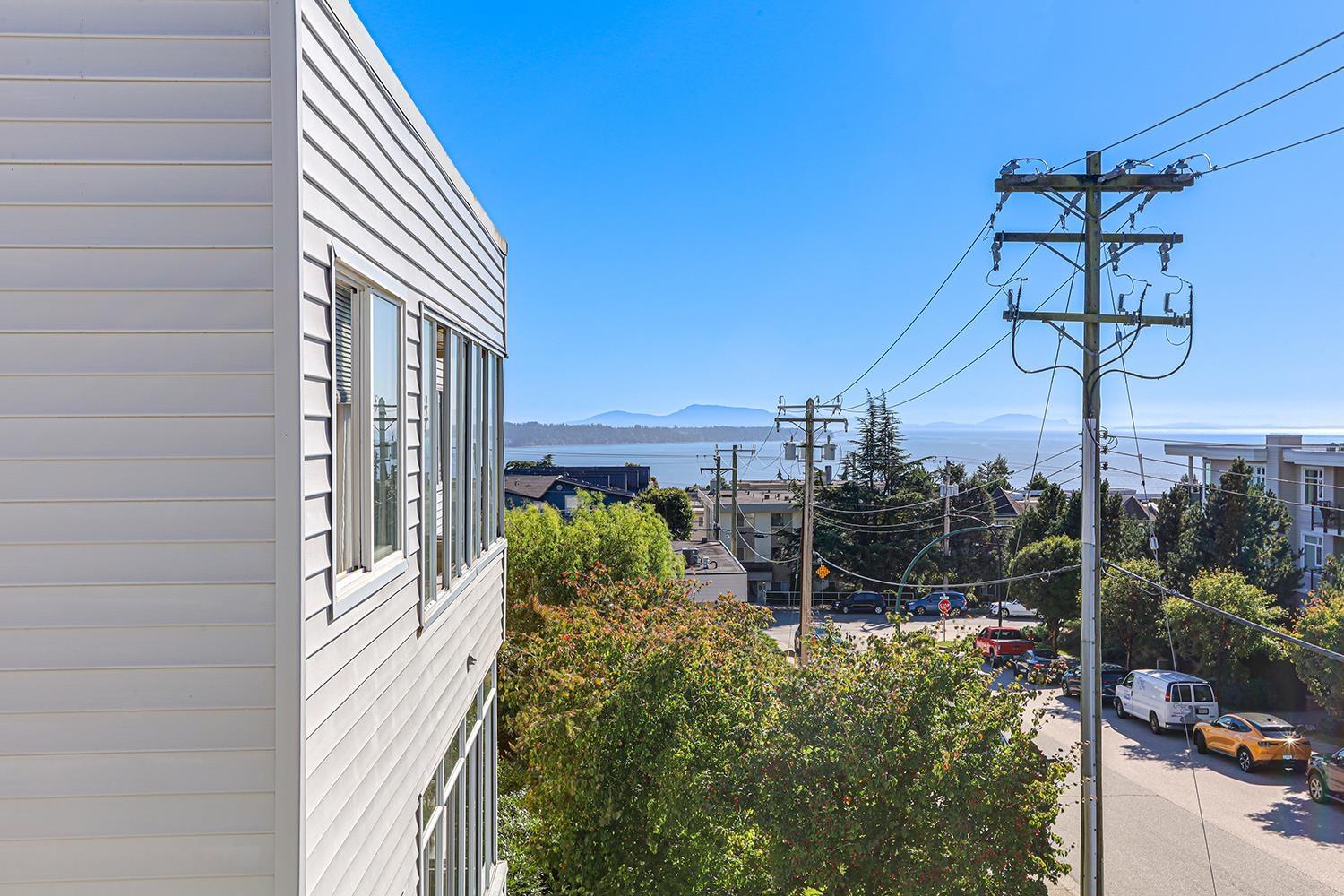 301 1354 WINTER STREET, White Rock