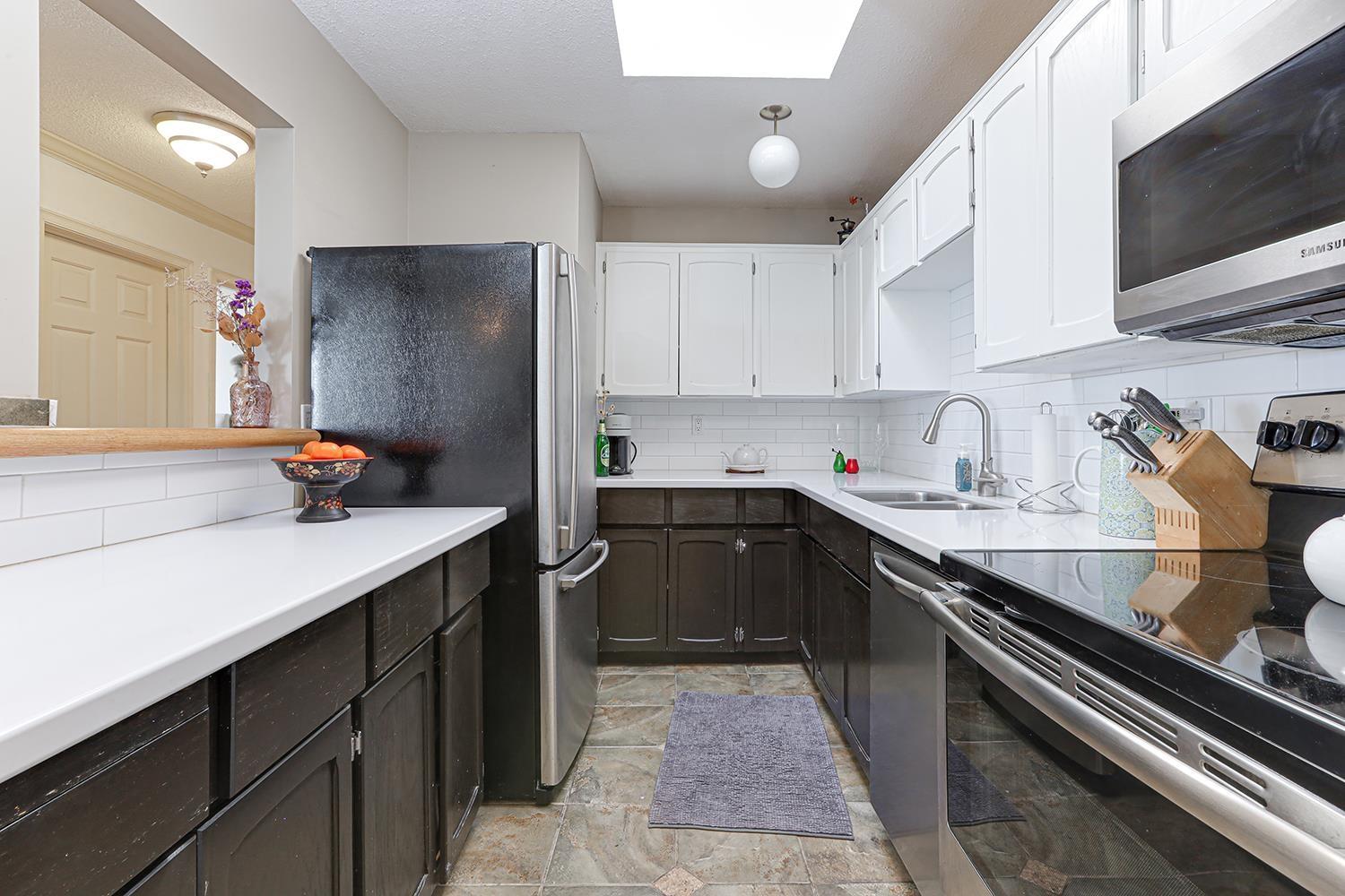 301 1354 WINTER STREET, White Rock
