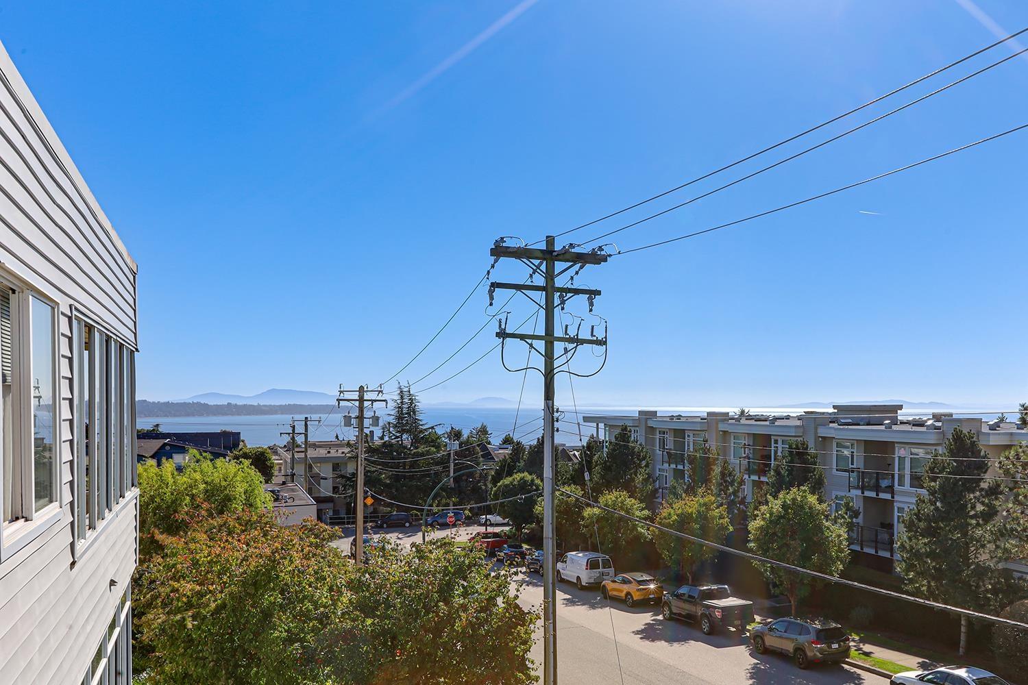 301 1354 WINTER STREET, White Rock