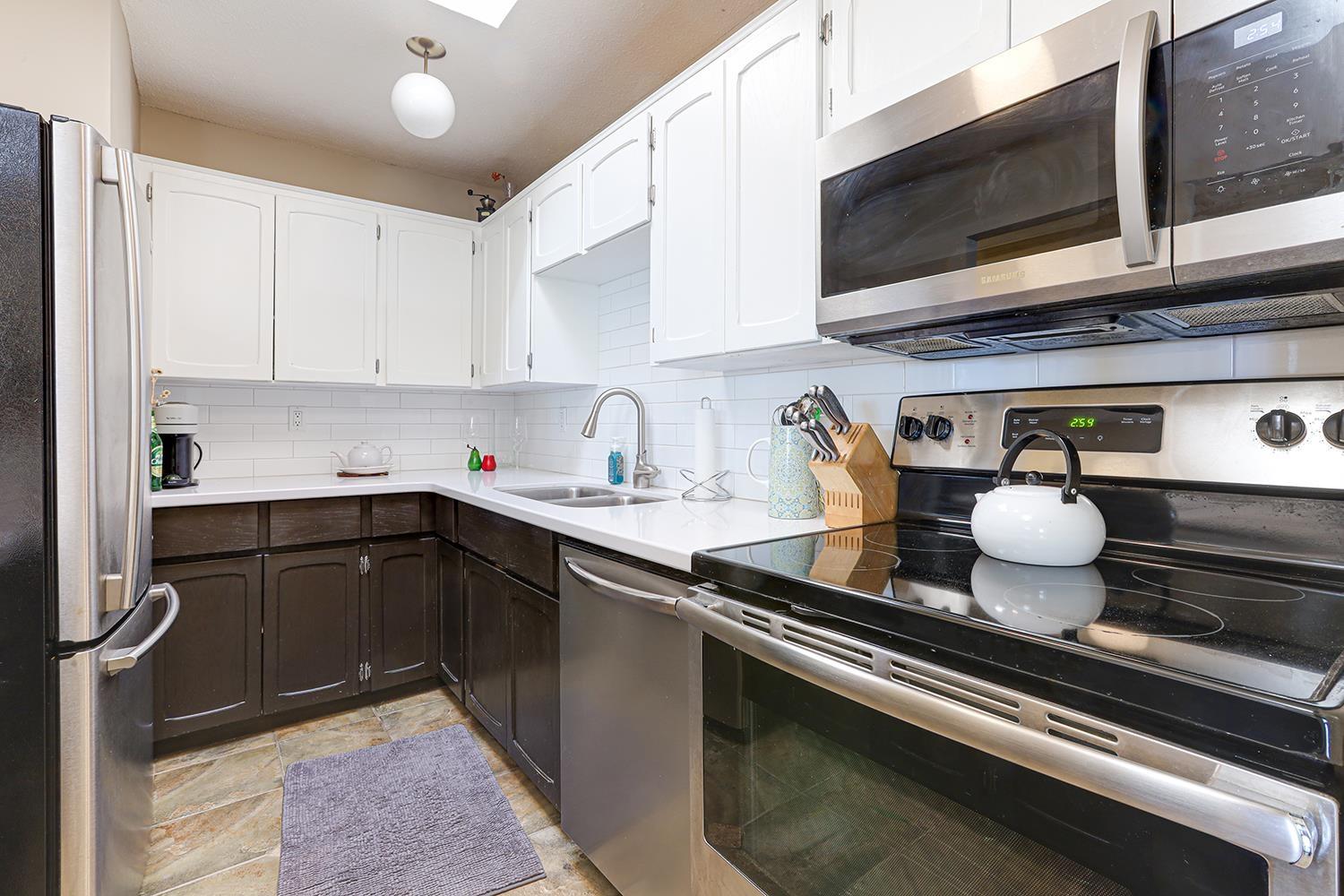 301 1354 WINTER STREET, White Rock