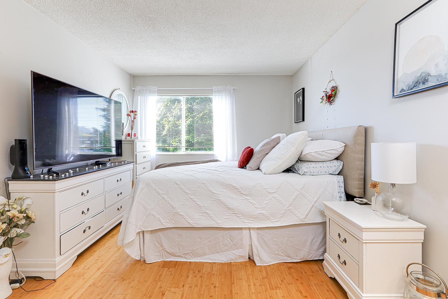 301 1354 WINTER STREET, White Rock