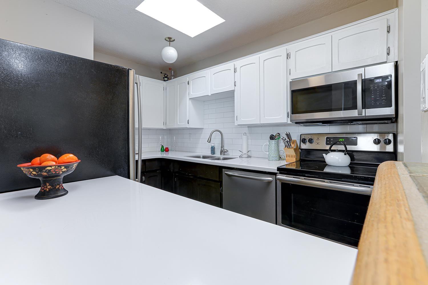 301 1354 WINTER STREET, White Rock