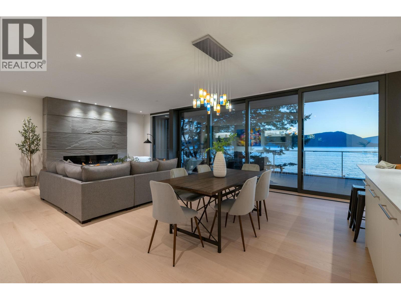 8885 LAWRENCE WAY, West Vancouver