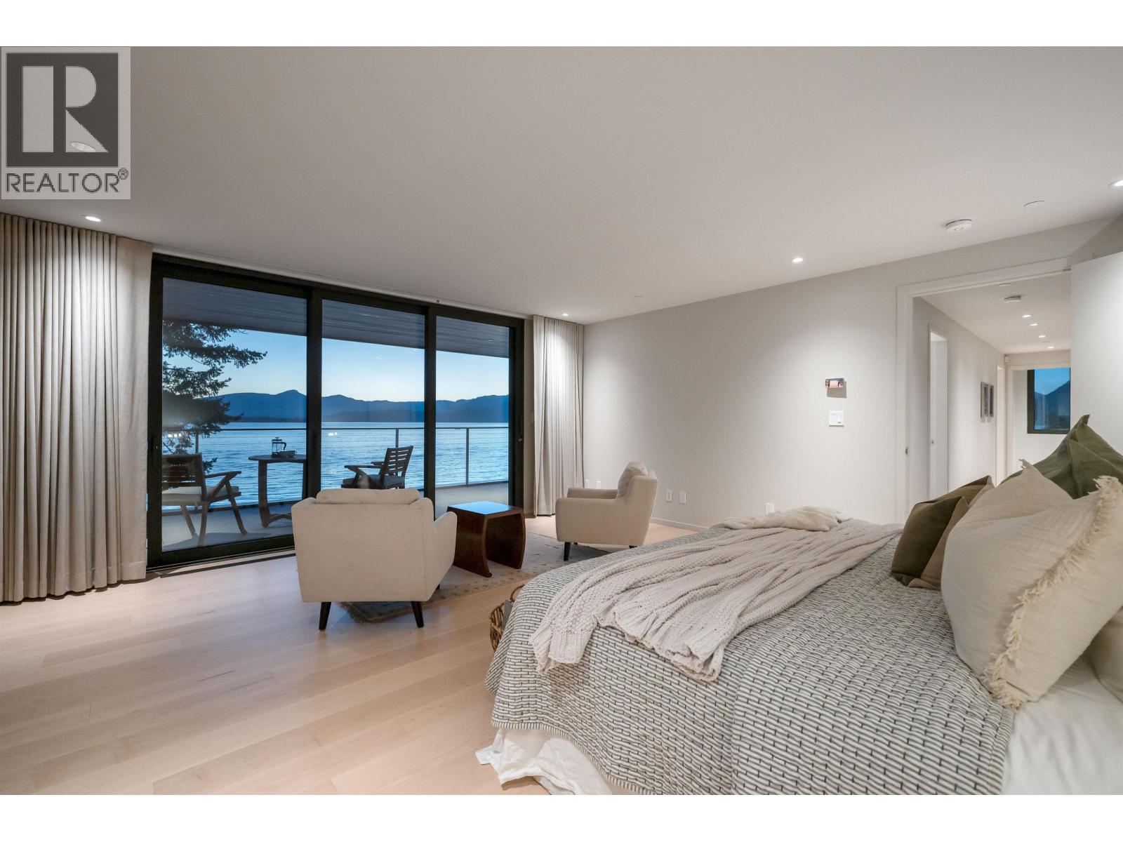 8885 LAWRENCE WAY, West Vancouver