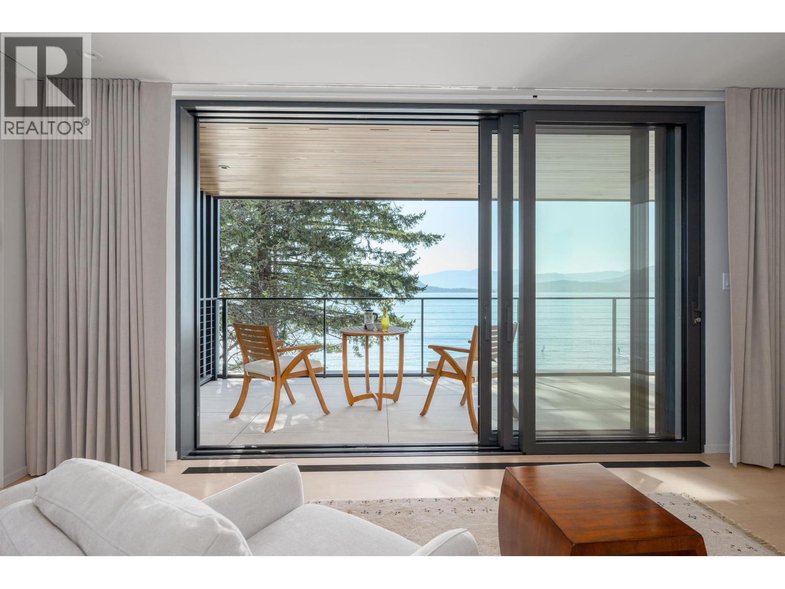 8885 LAWRENCE WAY, West Vancouver