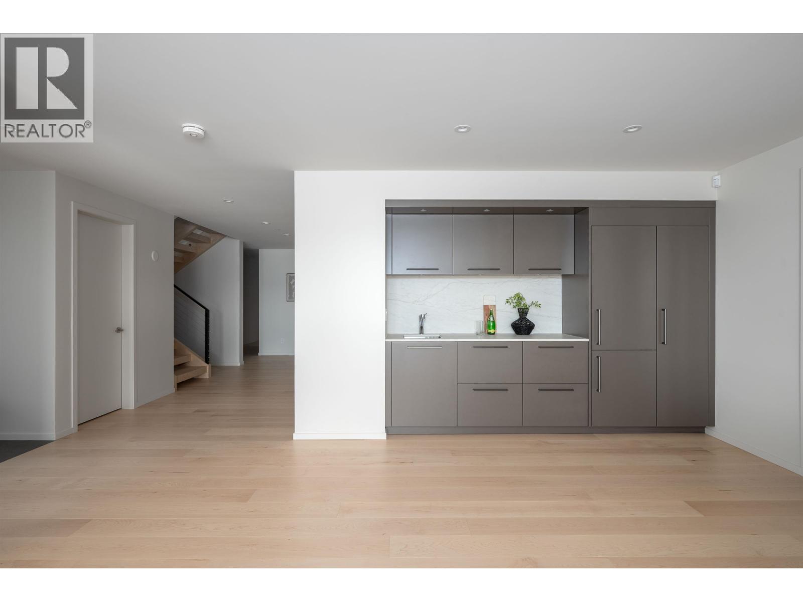 8885 LAWRENCE WAY, West Vancouver