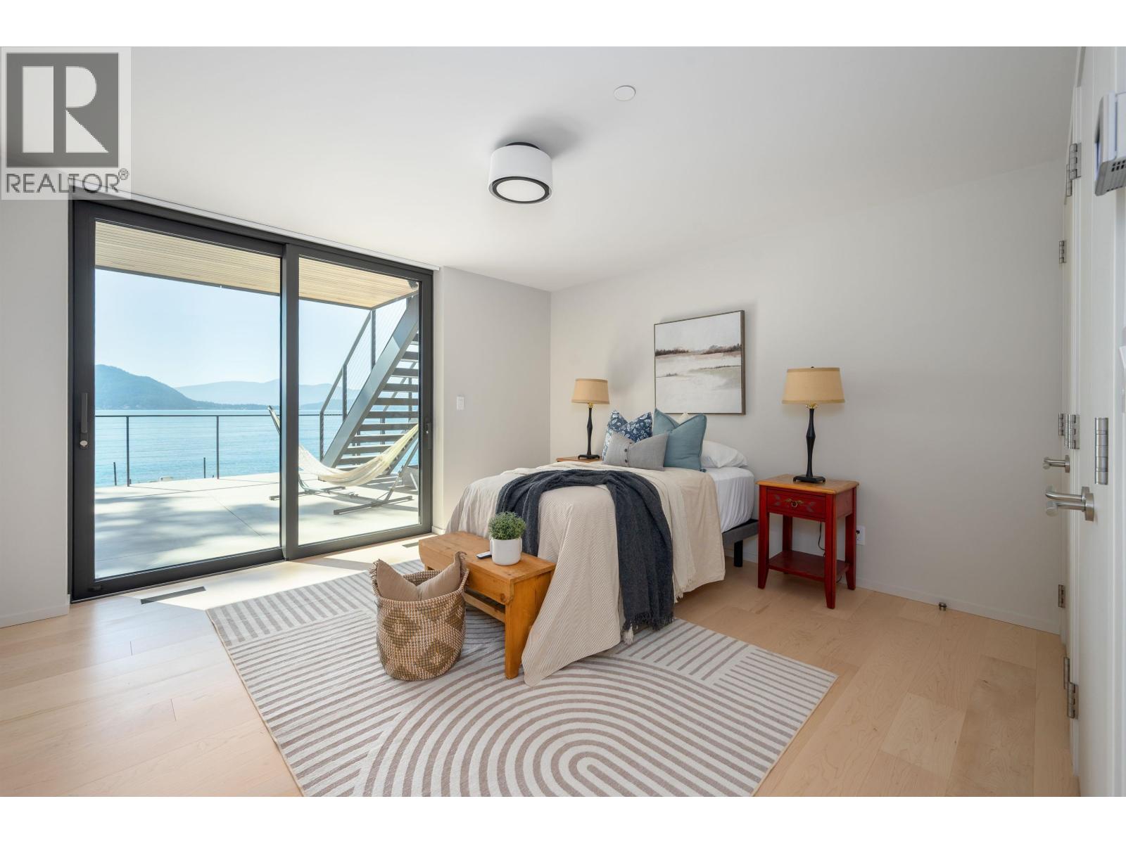 8885 LAWRENCE WAY, West Vancouver