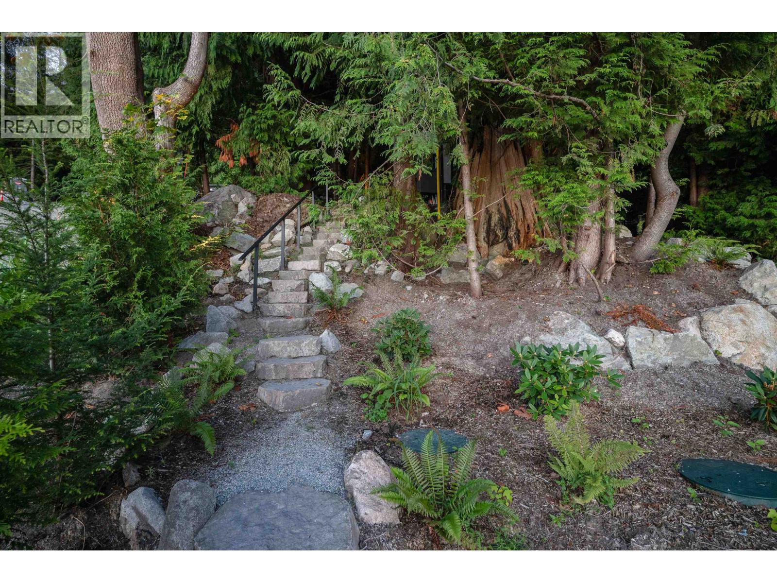 8885 LAWRENCE WAY, West Vancouver