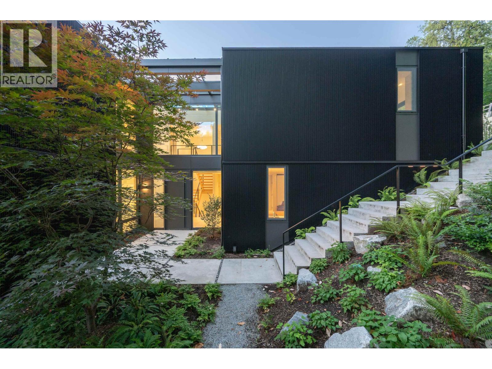 8885 LAWRENCE WAY, West Vancouver