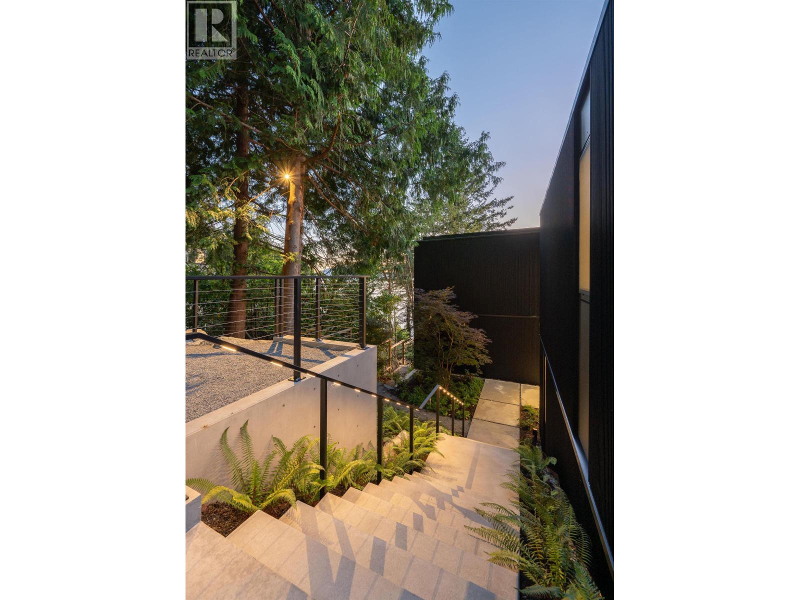 8885 LAWRENCE WAY, West Vancouver