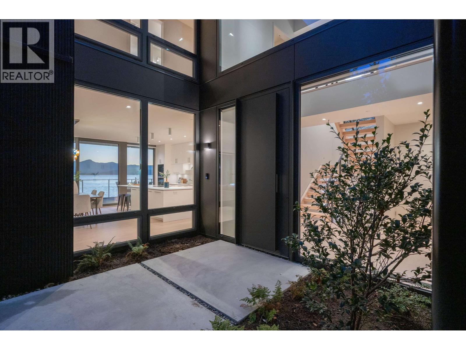 8885 LAWRENCE WAY, West Vancouver