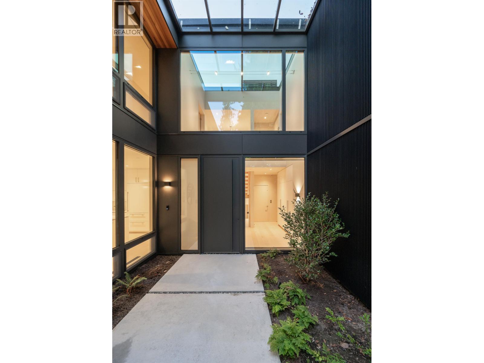 8885 LAWRENCE WAY, West Vancouver