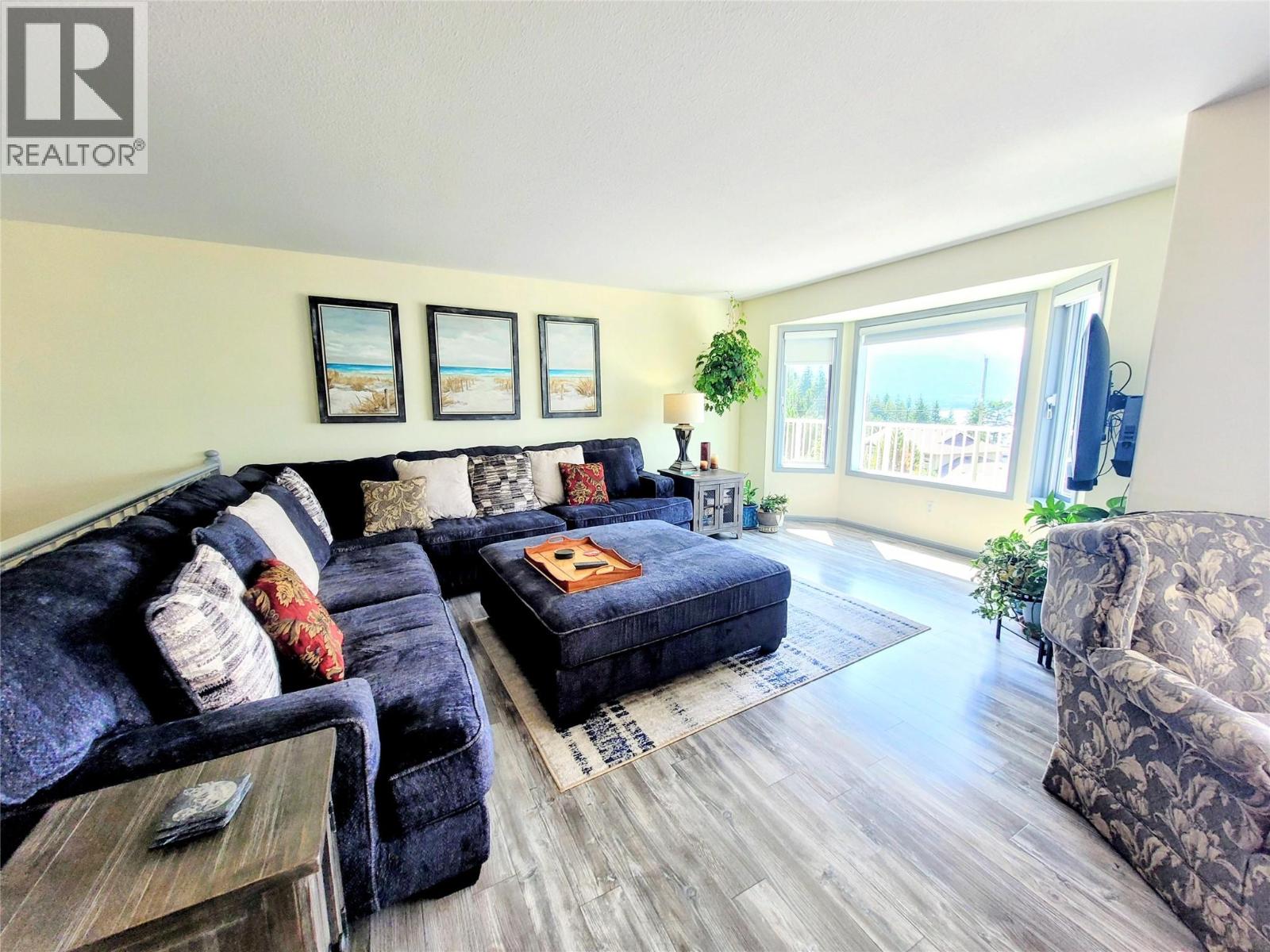  4410 Lakeshore Road Northeast, Salmon Arm