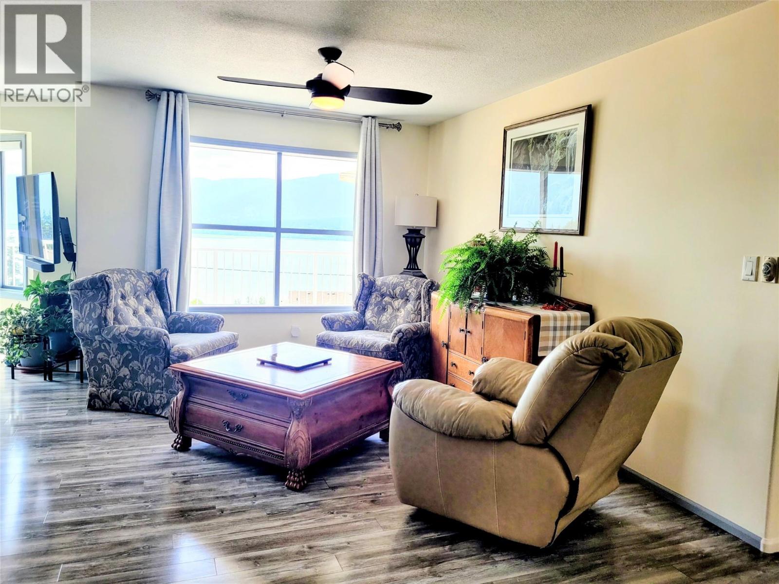  4410 Lakeshore Road Northeast, Salmon Arm