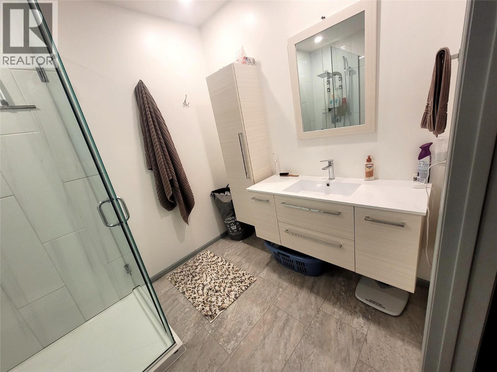  4410 Lakeshore Road Northeast, Salmon Arm