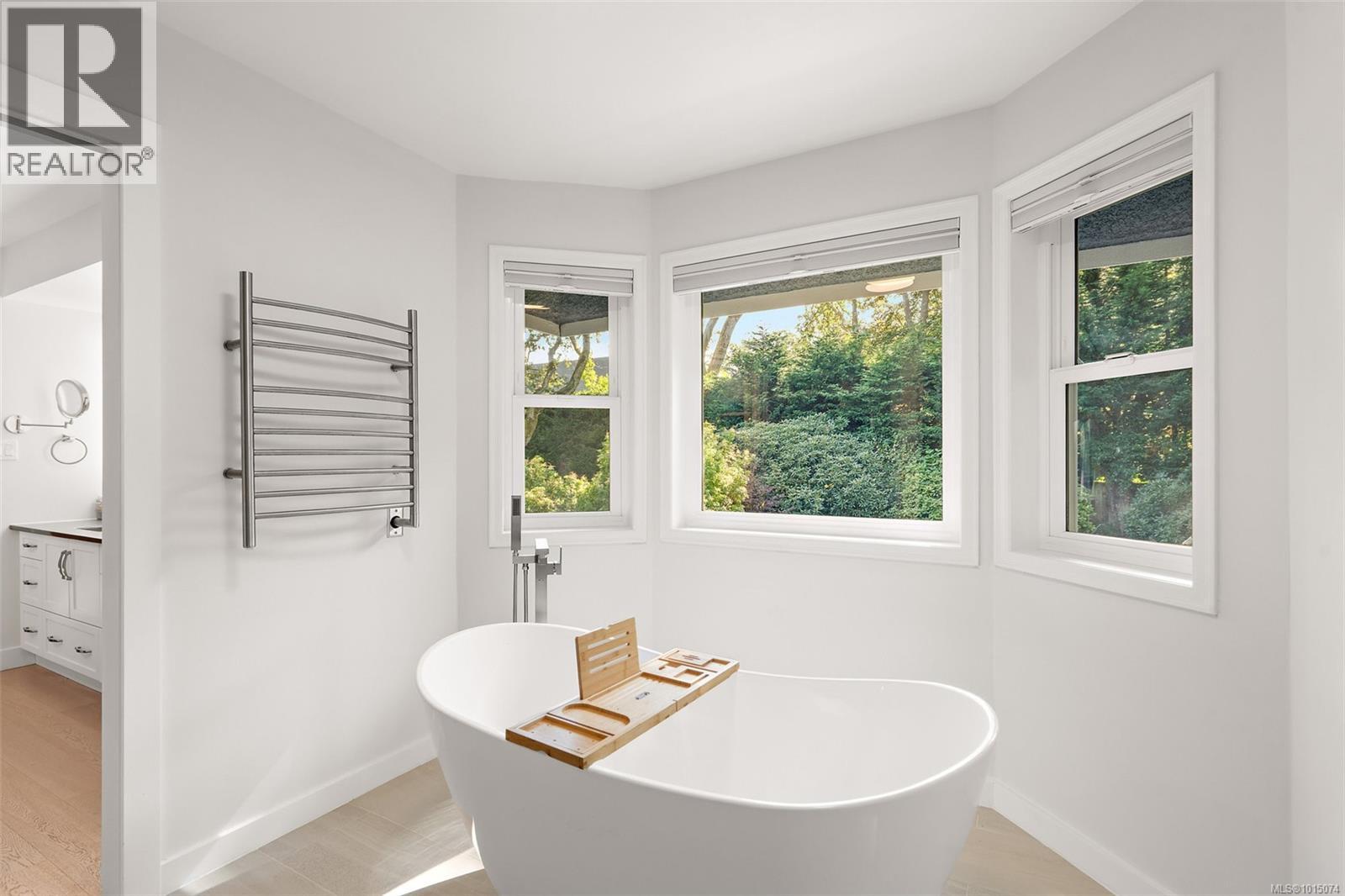  2023 Runnymede Avenue, Oak Bay