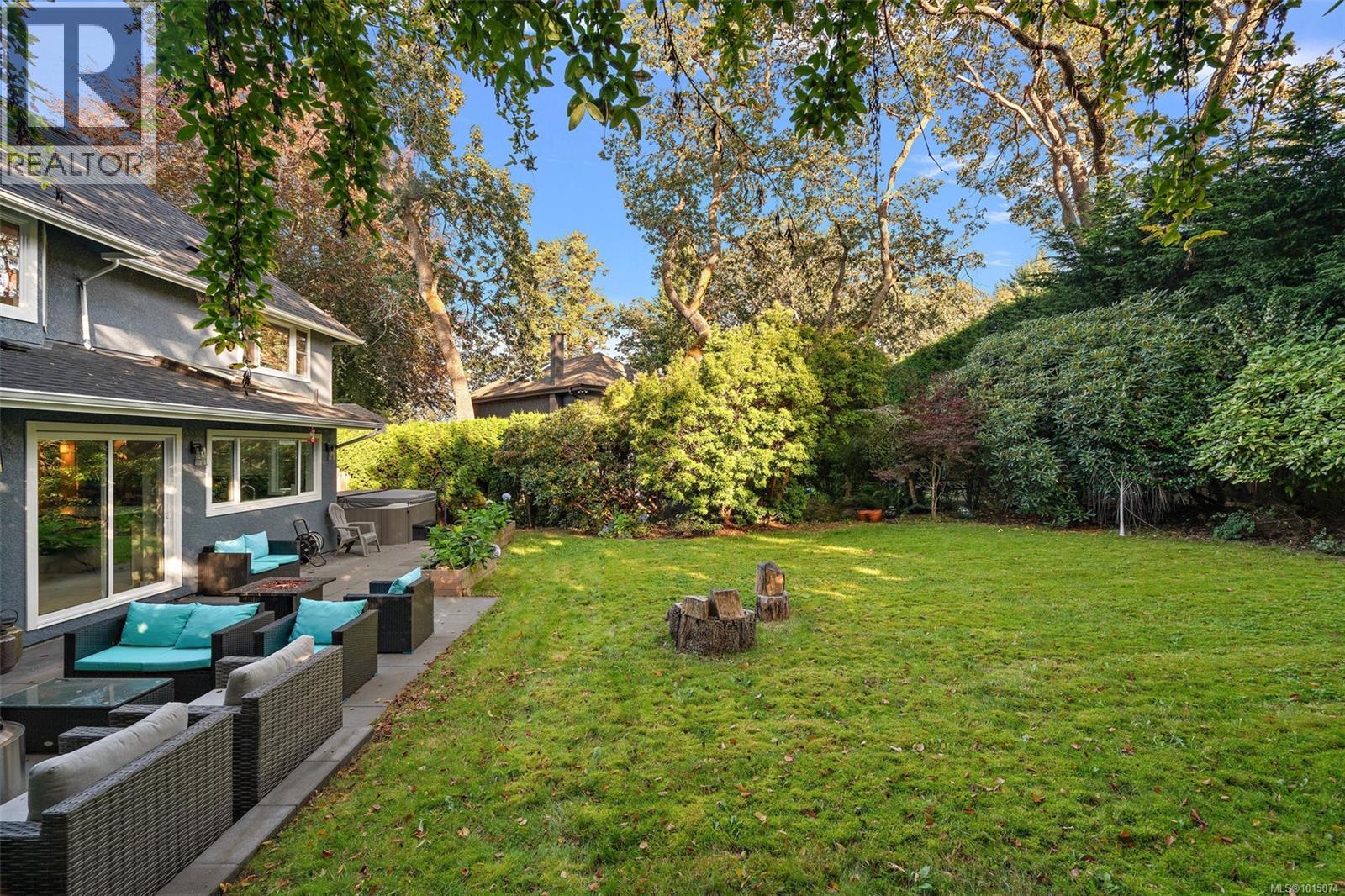  2023 Runnymede Avenue, Oak Bay