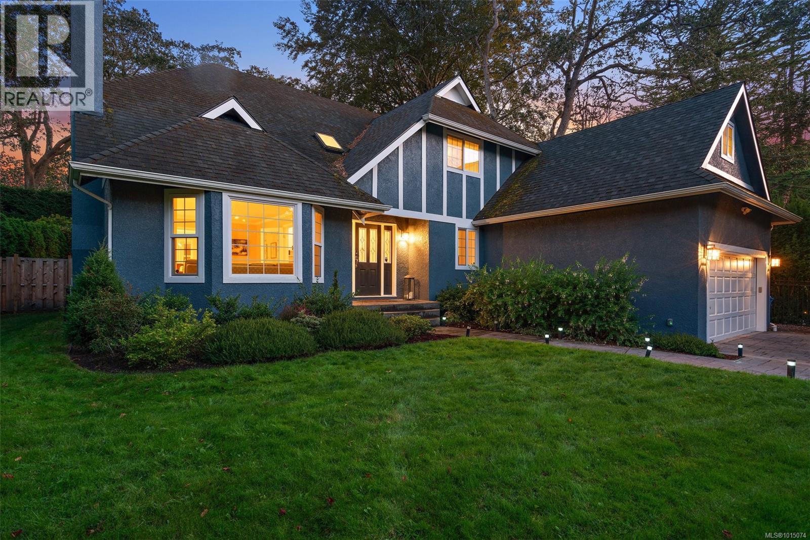  2023 Runnymede Avenue, Oak Bay