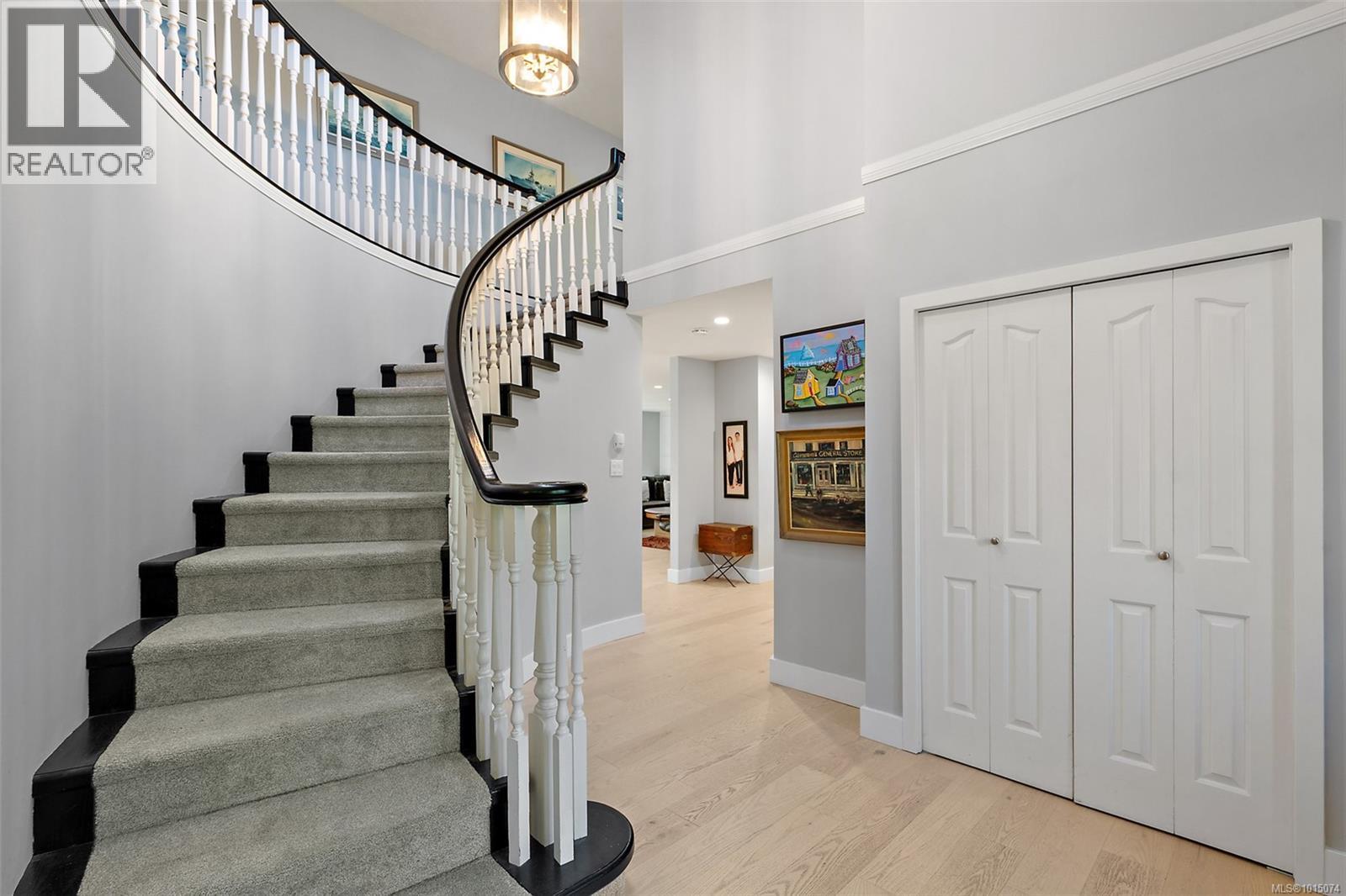 2023 Runnymede Avenue, Oak Bay