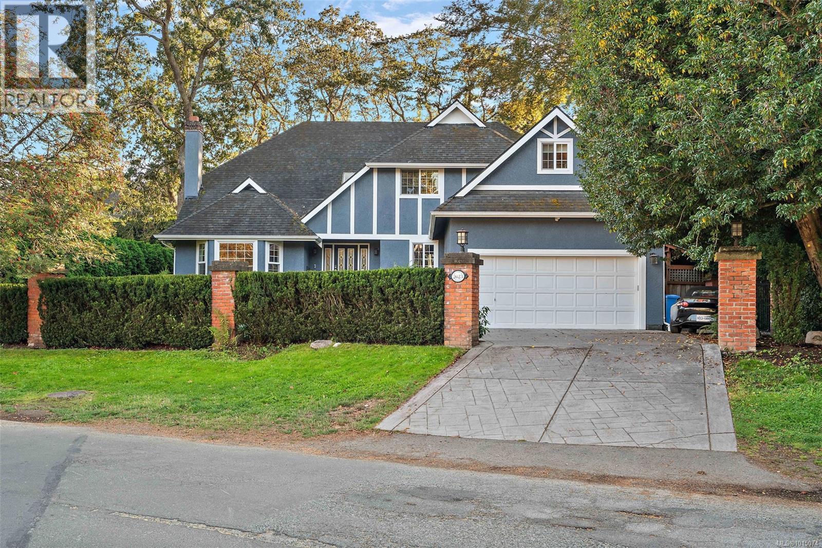  2023 Runnymede Avenue, Oak Bay