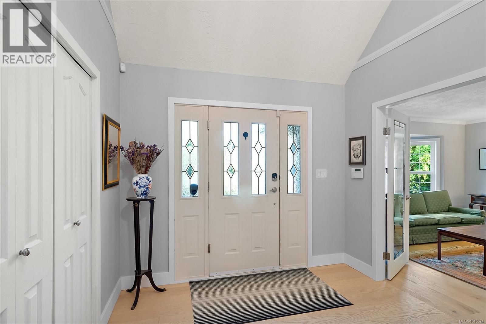  2023 Runnymede Avenue, Oak Bay