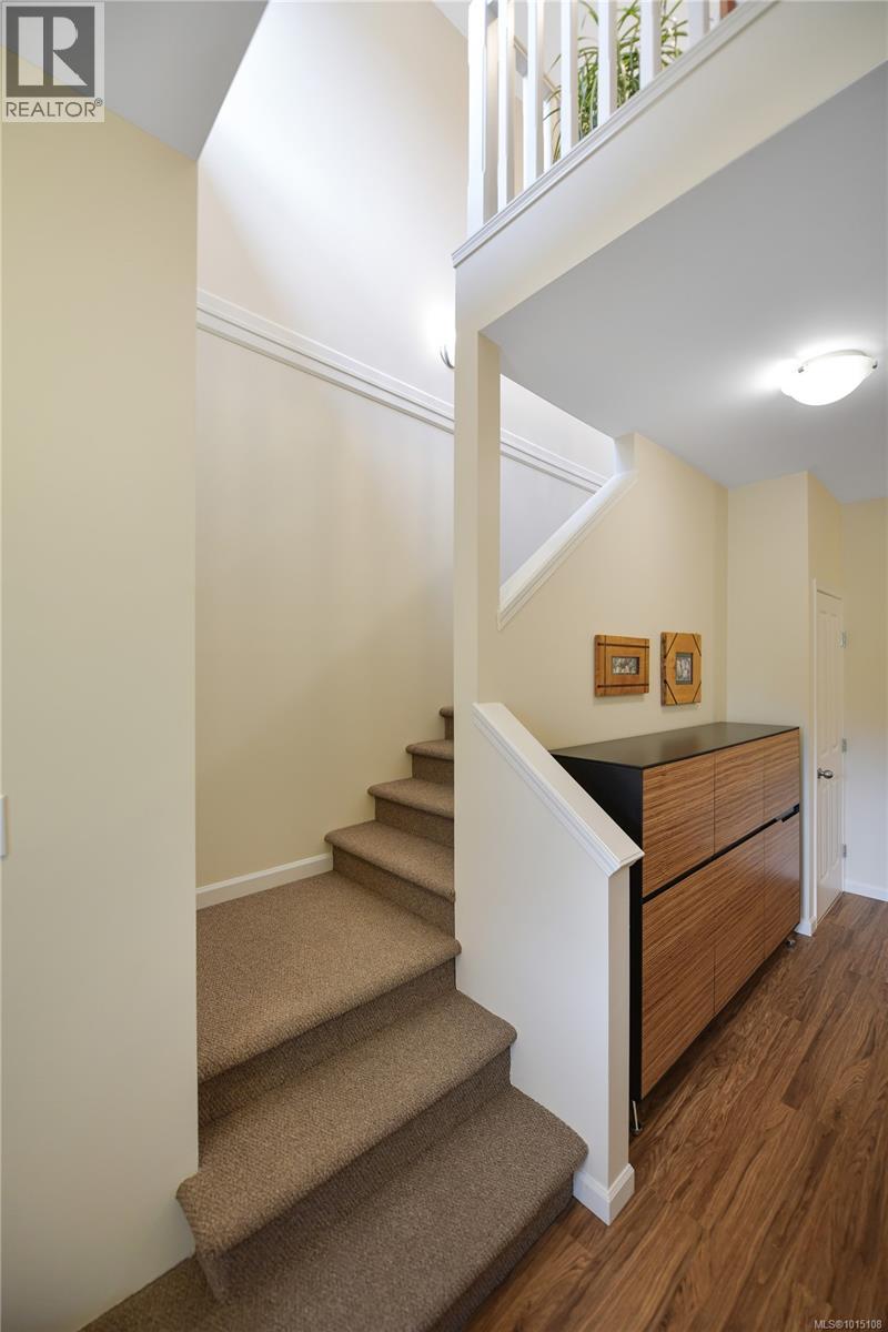  1967 POLO PARK Court, Central Saanich