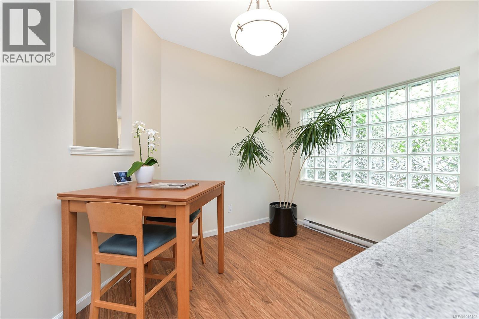  1967 POLO PARK Court, Central Saanich