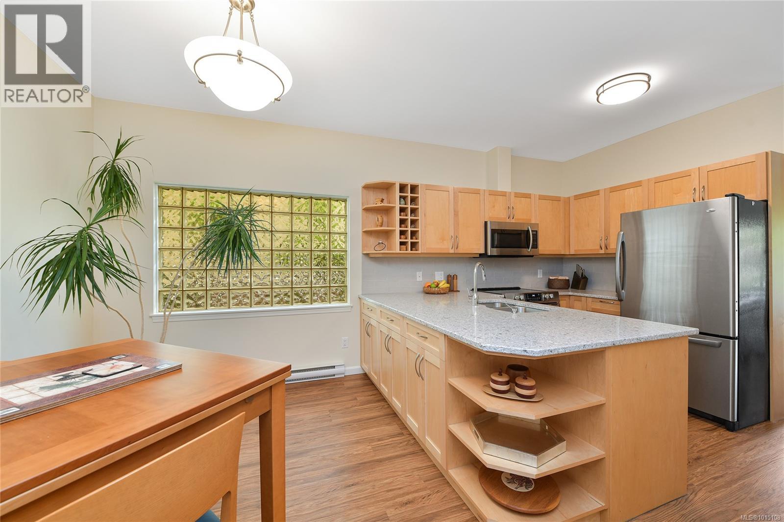  1967 POLO PARK Court, Central Saanich