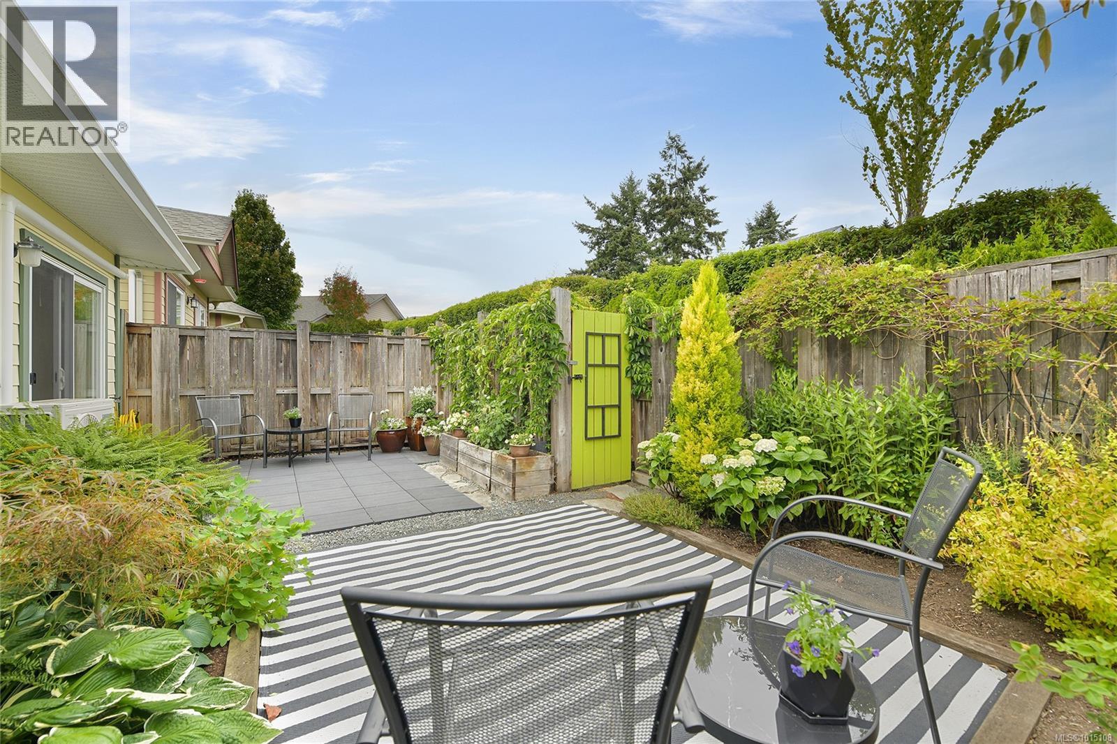  1967 POLO PARK Court, Central Saanich