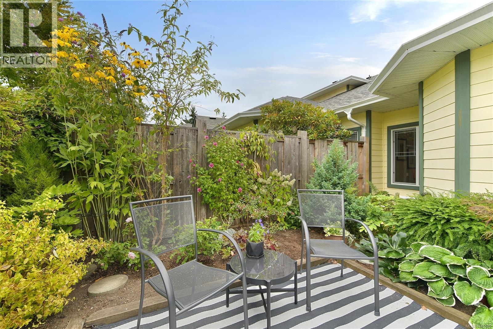  1967 POLO PARK Court, Central Saanich