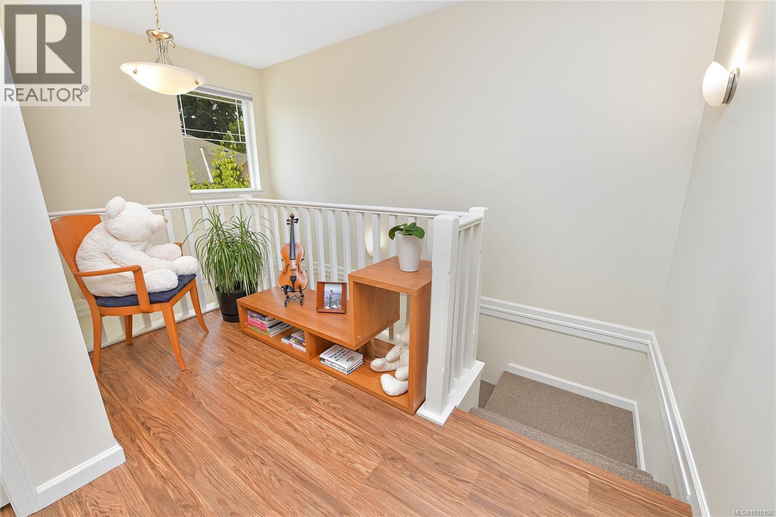 1967 POLO PARK Court, Central Saanich