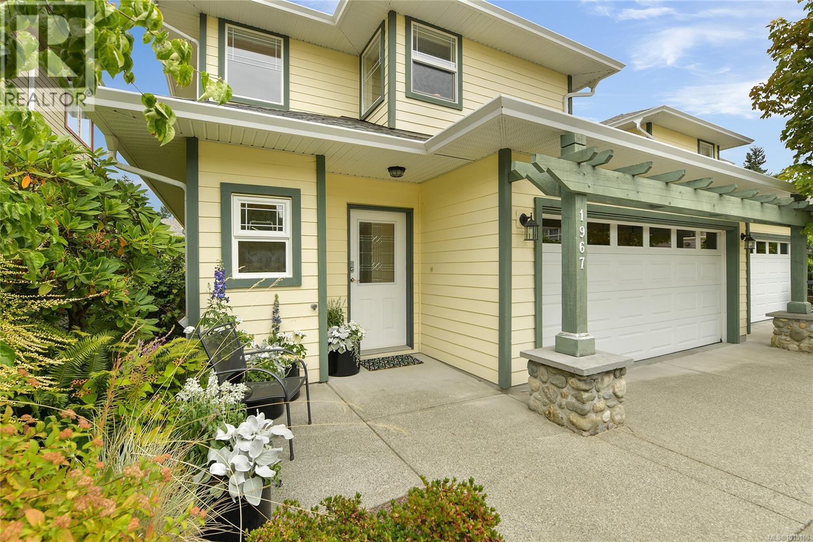  1967 POLO PARK Court, Central Saanich