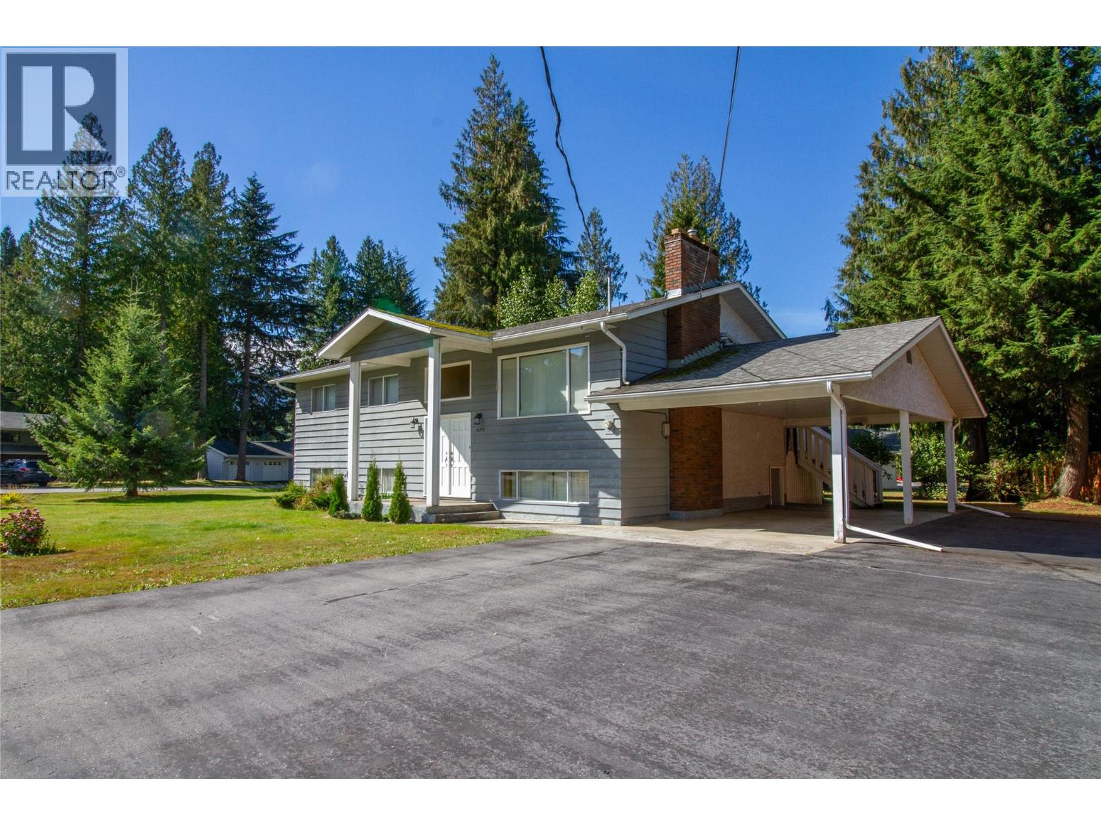 1695 Hay Road, Revelstoke