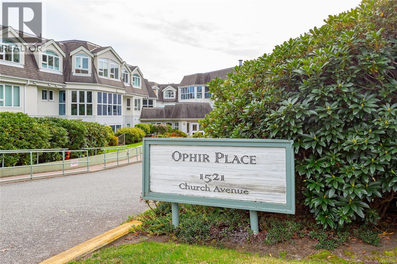 409 1521 Church Avenue, Saanich