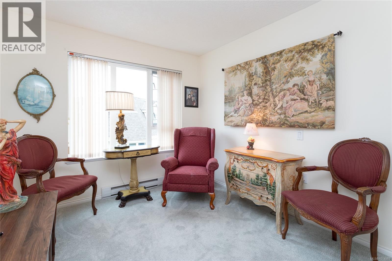409 1521 Church Avenue, Saanich