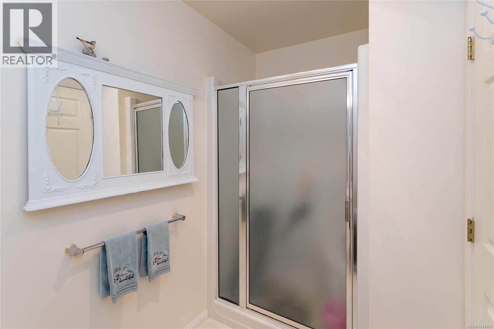 409 1521 Church Avenue, Saanich
