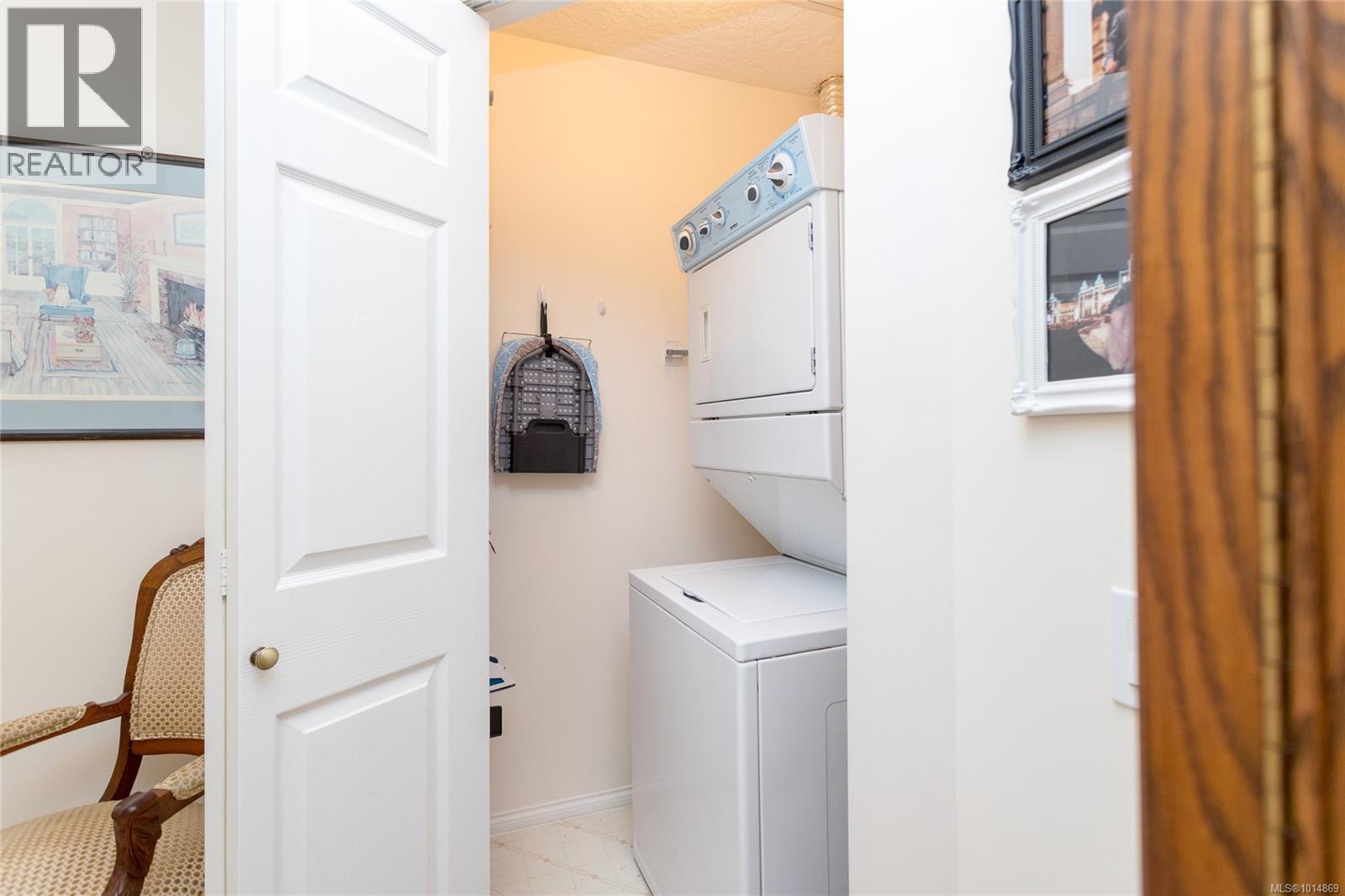 409 1521 Church Avenue, Saanich