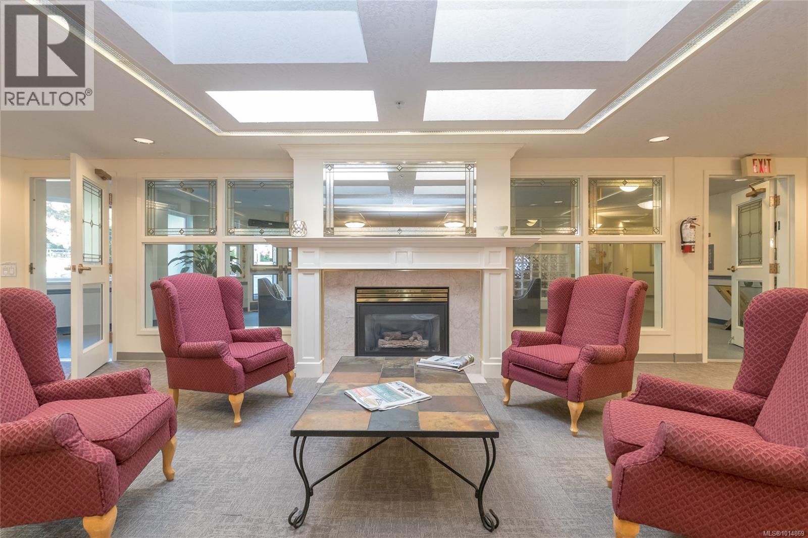 409 1521 Church Avenue, Saanich