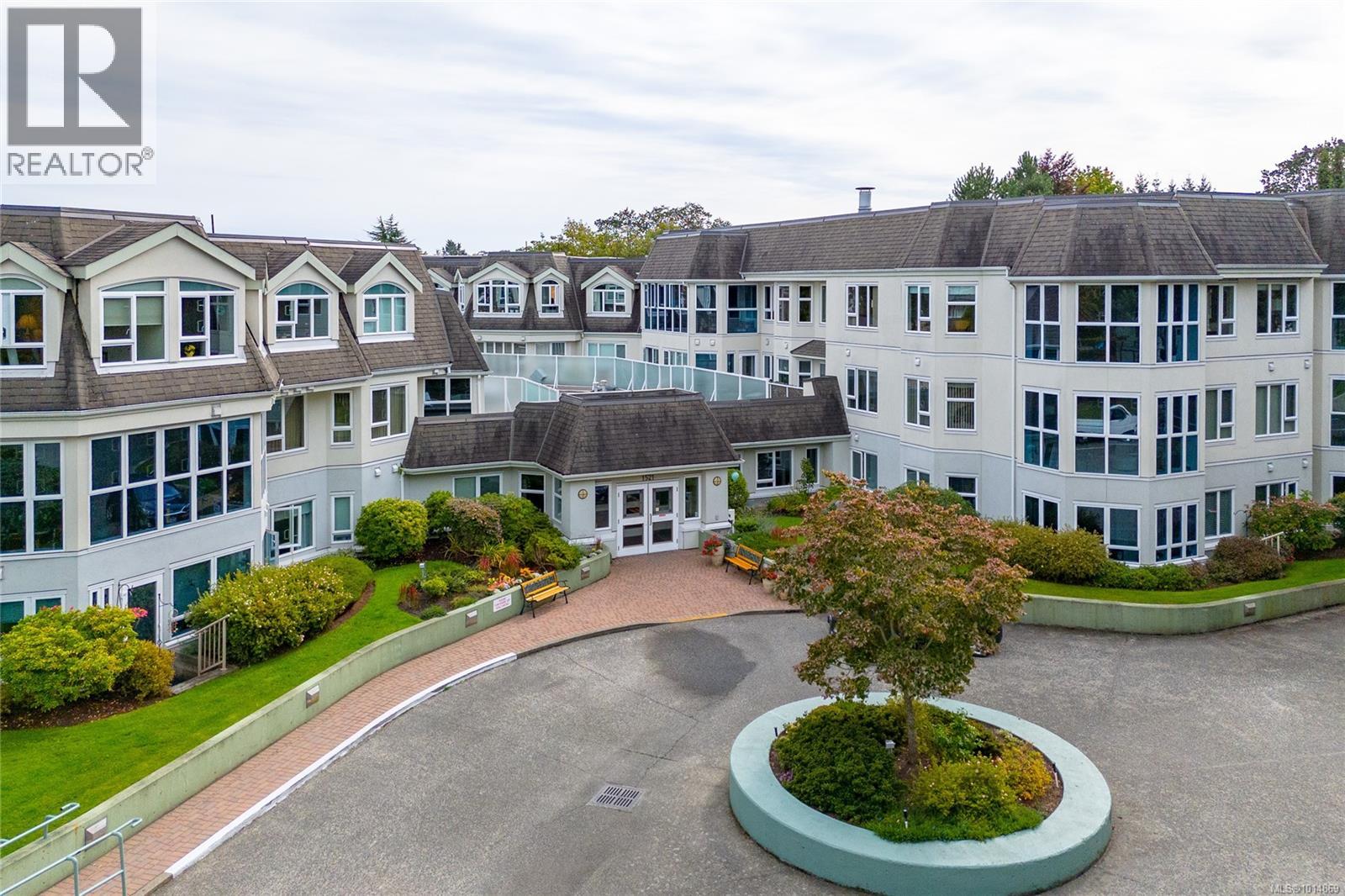 409 1521 Church Avenue, Saanich