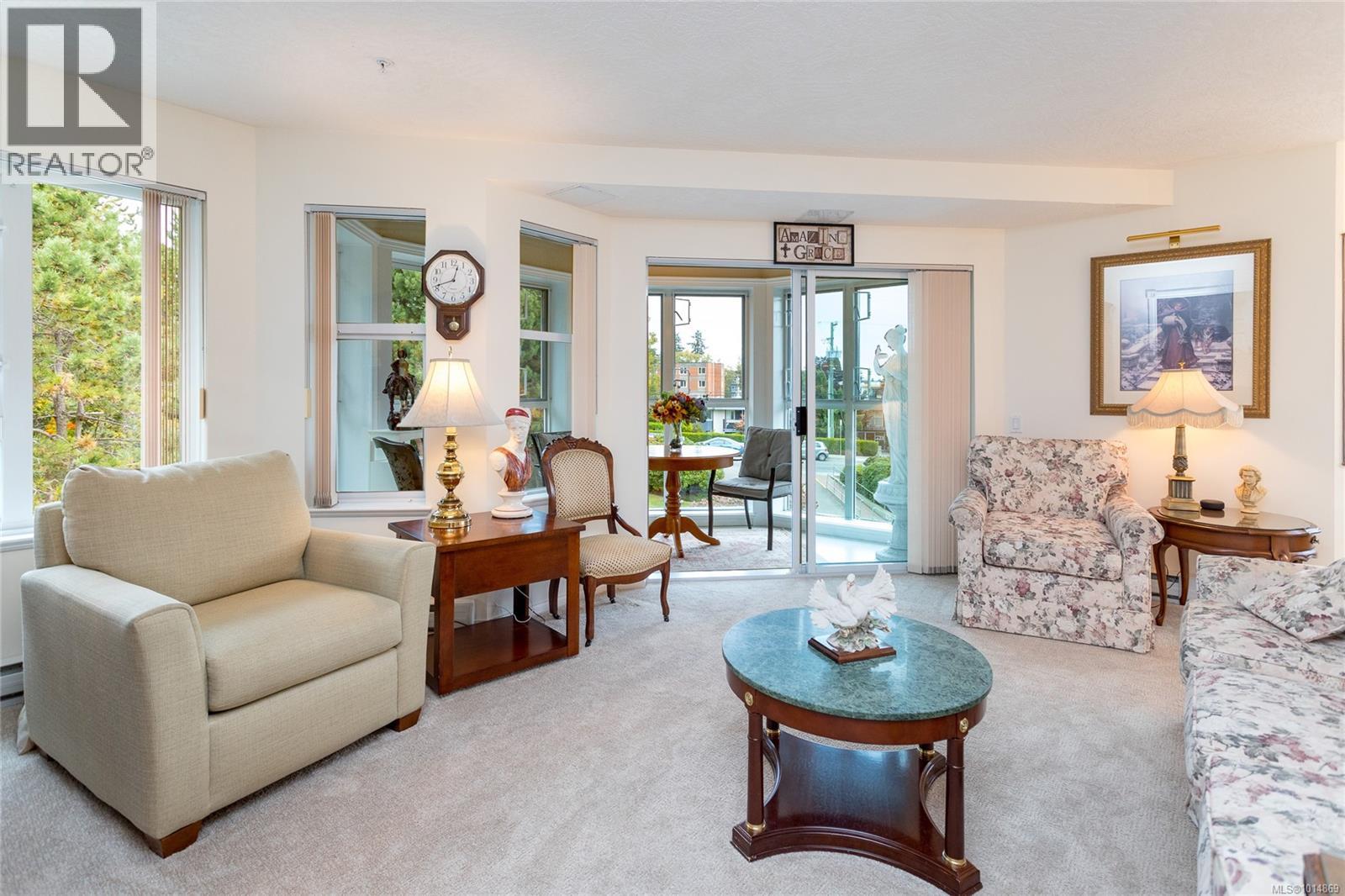 409 1521 Church Avenue, Saanich