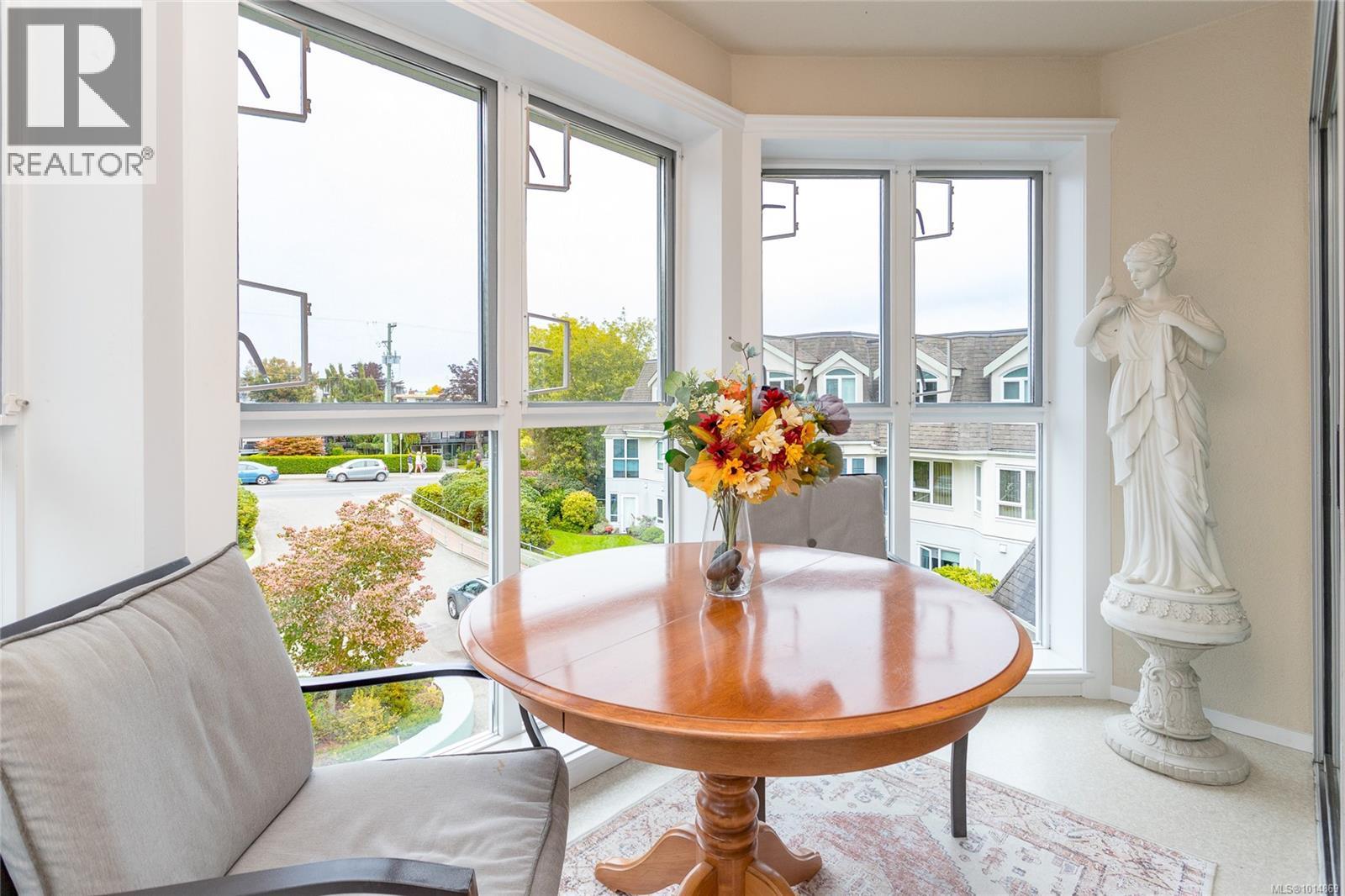 409 1521 Church Avenue, Saanich