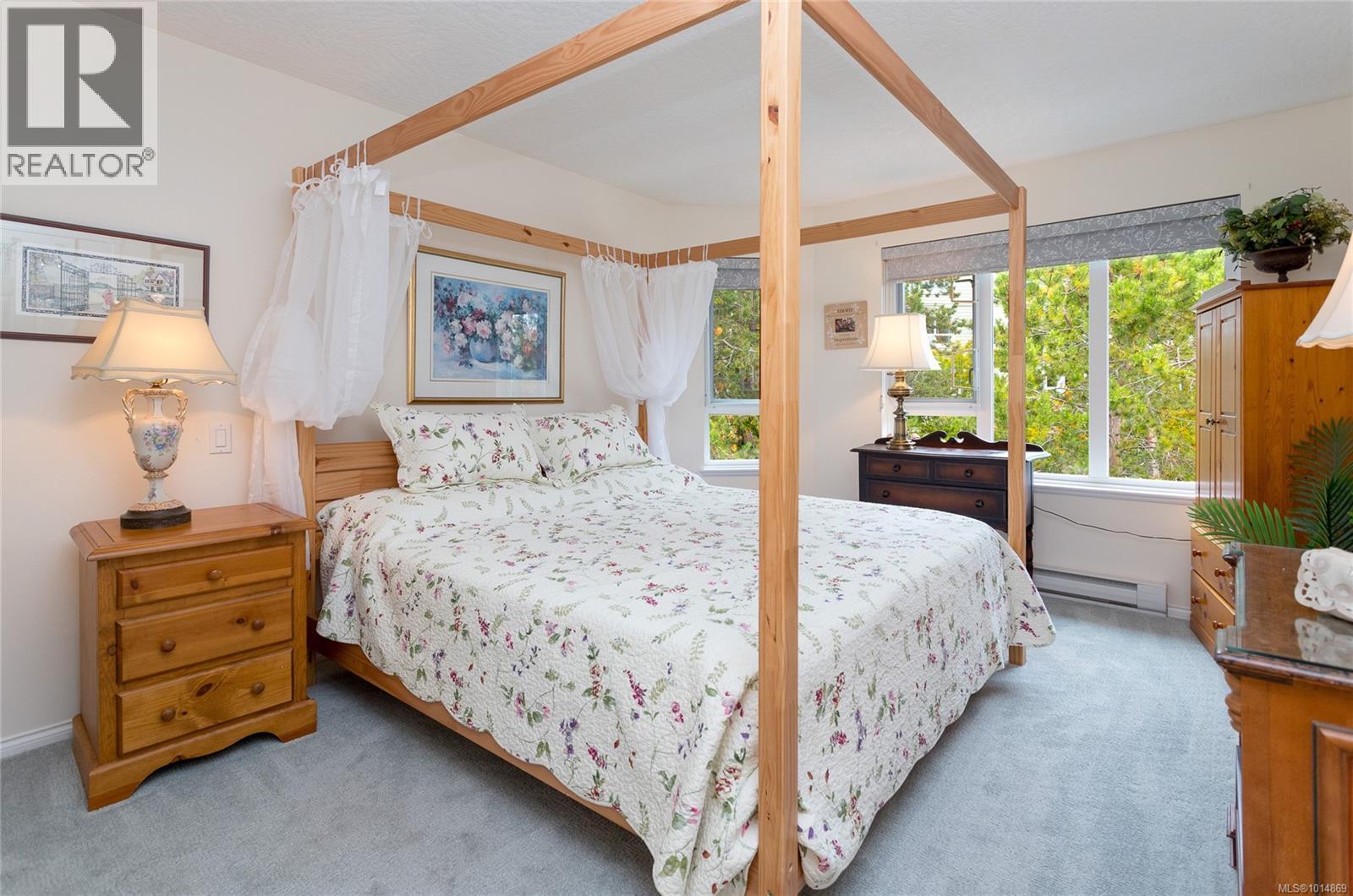 409 1521 Church Avenue, Saanich