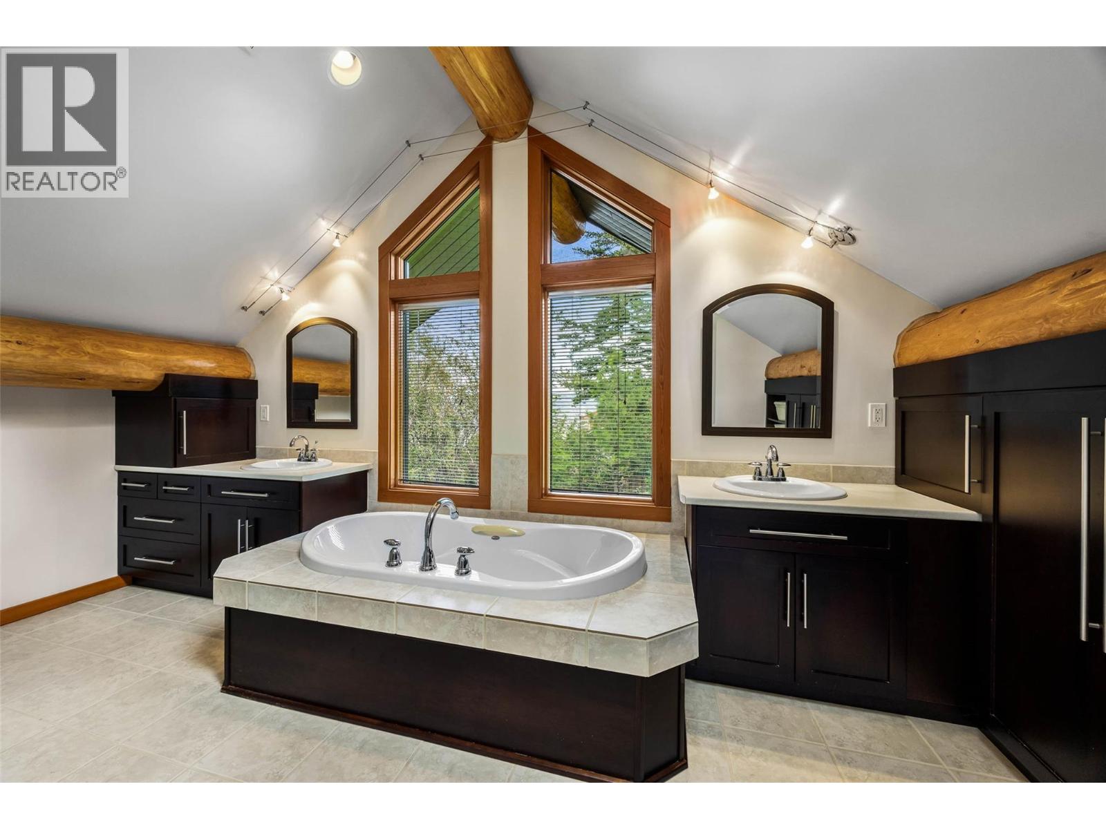 2094 HIGH SCHYLEA Drive, Kamloops